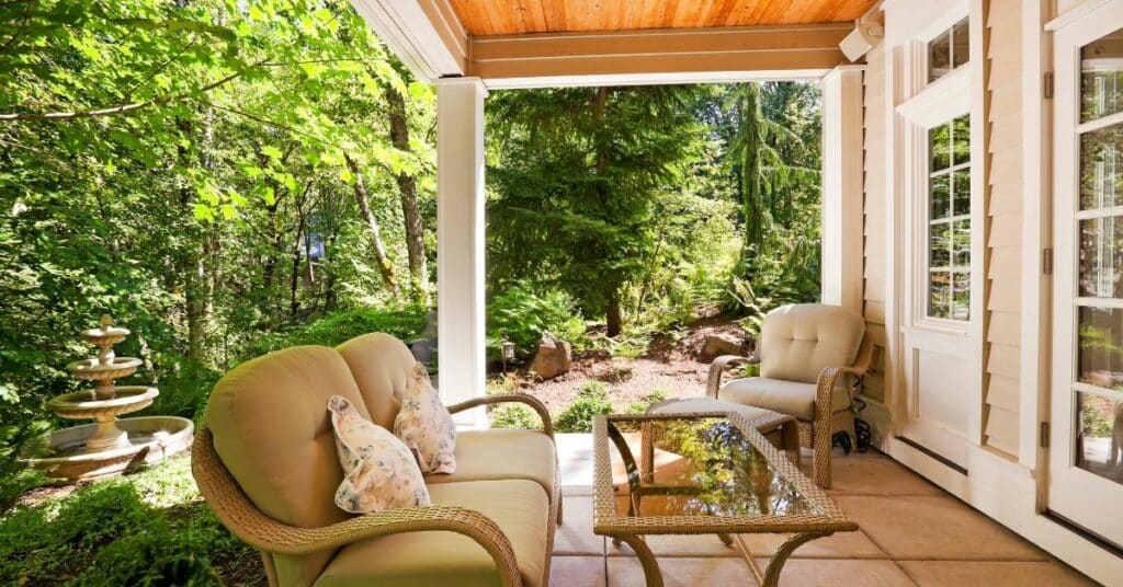 How to make your sofa cover match your living room